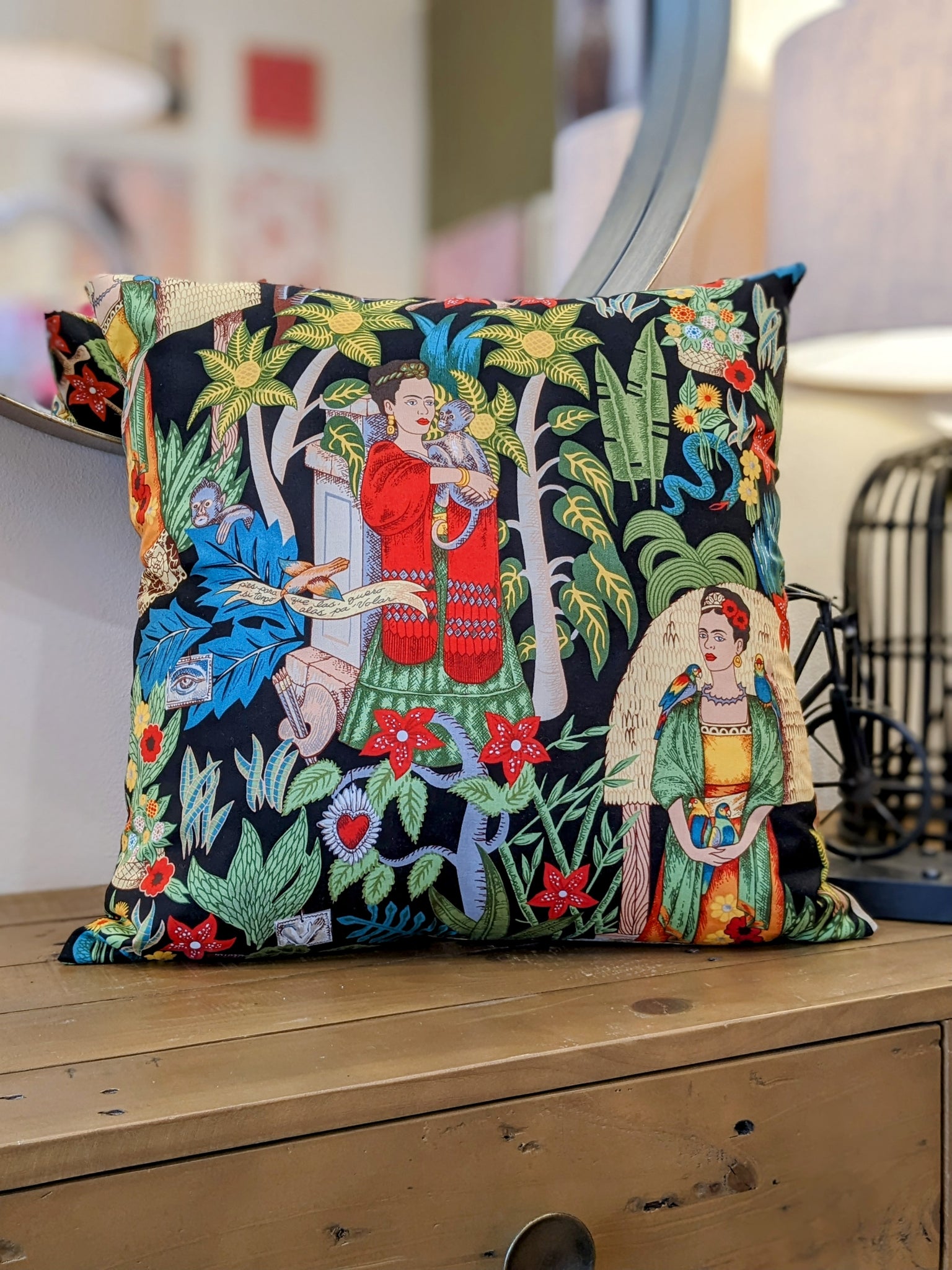 Frida cushion outlet